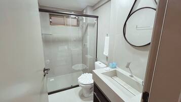 Apartemen Superior | Kamar mandi | Perlengkapan mandi gratis, pengering rambut, handuk, dan sabun