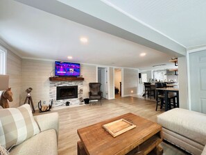 Smart TV, fireplace