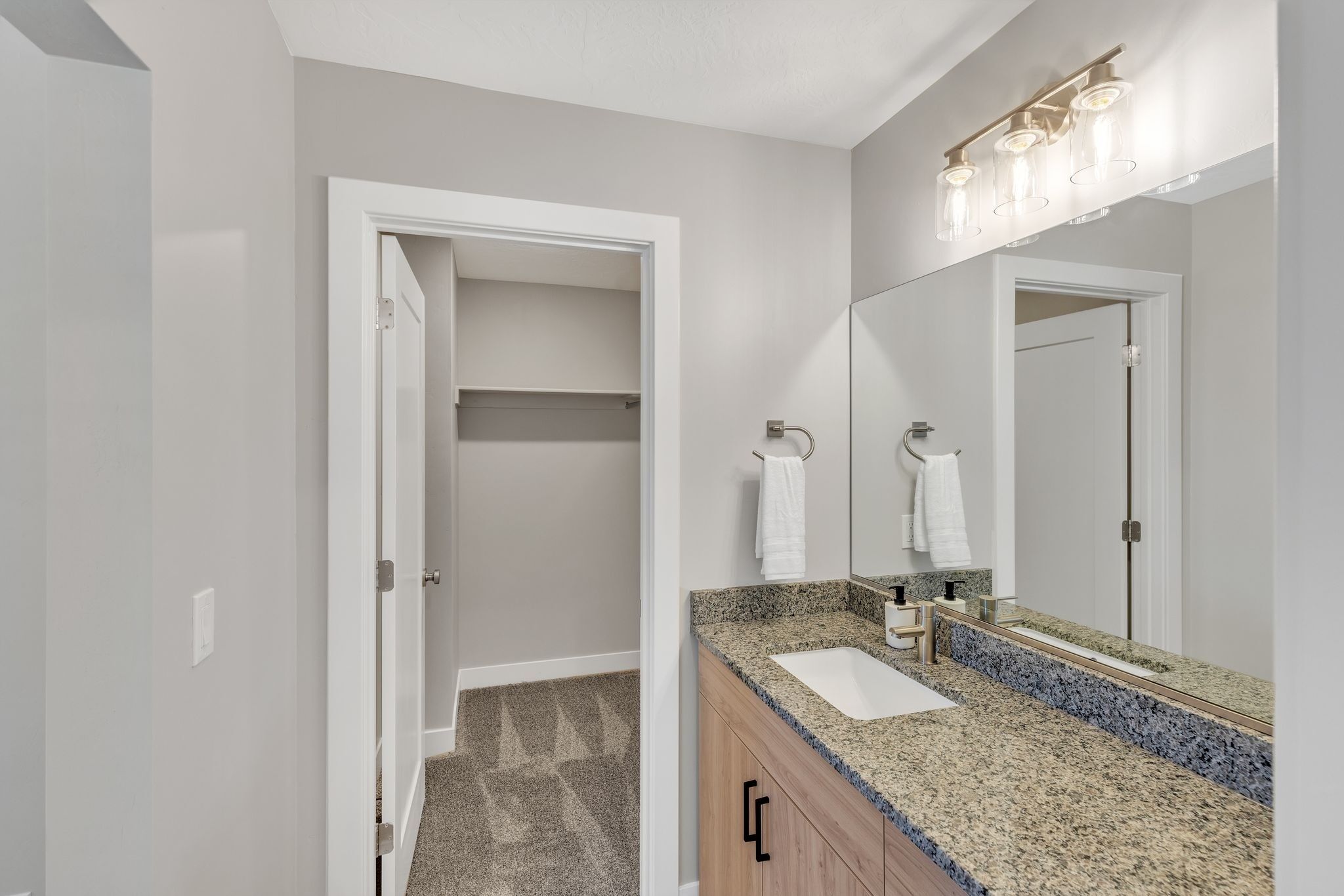 Maison mitoyenne, 3 chambres | Salle de bain | Serviettes fournies