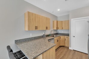 Maison mitoyenne, 3 chambres | Cuisine privée