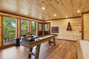 Cabane, 6 chambres | Salle de jeux