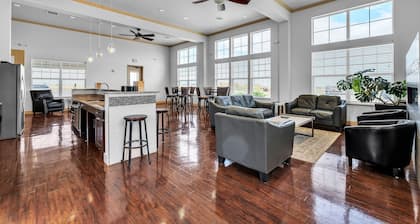 Luxurious 1 Bed 1 Bath Apartment At The Meadows-Pet Friendly by FlexHaus