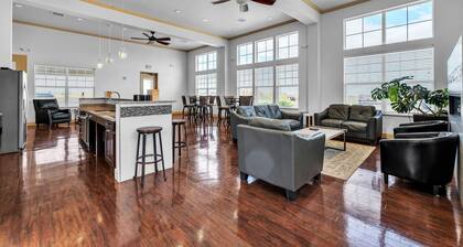Luxurious 1 Bed 1 Bath Apartment At The Meadows 1 Bedroom Apts by FlexHaus