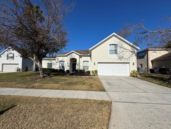 House, 5 Bedrooms | Exterior