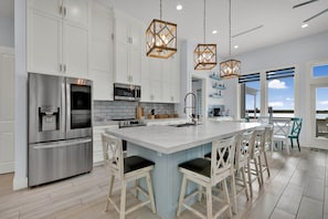 House, 3 Bedrooms | Private kitchen | Fridge, oven, coffee/tea maker, toaster