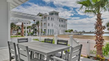 House, 3 Bedrooms | Outdoor dining