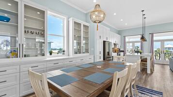 House, 4 Bedrooms | Private kitchen | Fridge, oven, coffee/tea maker, toaster