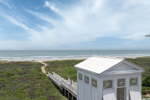 Beach - Seaside Rendezvous - Private Home Across From Community Park 4 Bedroom Home by RedAwning (South Padre Island)