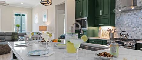 House, 3 Bedrooms | Private kitchen | Fridge, oven, coffee/tea maker, toaster