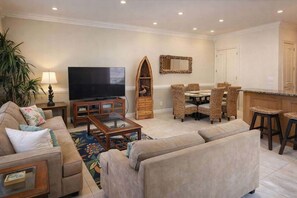 Apartment, 2 Bedrooms | Living area