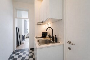 Apartment | Private kitchenette | Full-size fridge, oven, stovetop, dishwasher - National Large City Apartments (Antwerp)