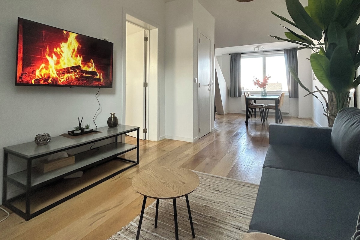 Appartement | 1 slaapkamer, luxe beddengoed, donzen dekbedden, een bureau