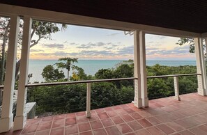 Terrace/patio - Big Hill - a luxurious haven that will not disappoint, View Sunrise, Dock (Elbow Cay)
