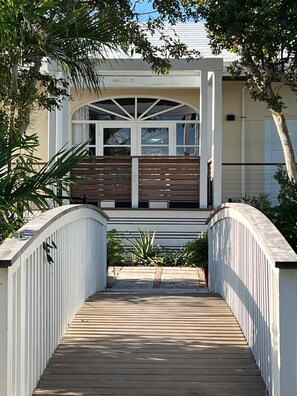 Property grounds - Big Hill - a luxurious haven that will not disappoint, View Sunrise, Dock (Elbow Cay)