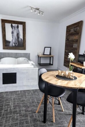 Suite Deluxe | Bureau, espace de travail pour ordinateur portable, rideaux occultants