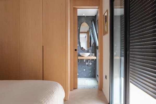 2 chambres, fer et planche à repasser, Wi-Fi, draps fournis