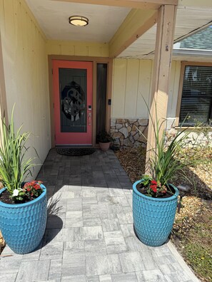 Exterior detail - Welcome to our beautiful home, located near Anna Maria Island & IMG Academy. (Bradenton)