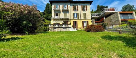 FamiljelÀgenhet - flera sovrum - vid stranden (Giardino Floreale di Menaggio) | Exteriör
