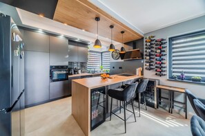 Family House, 2 Bedrooms, Refrigerator & Microwave (Wellness Villa Joy near Varaždin) | Dining room - Villa Joy With Pool and Hot Tub (Sracinec)