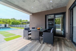 Terrace/patio - Villa Joy With Pool and Hot Tub (Sracinec)