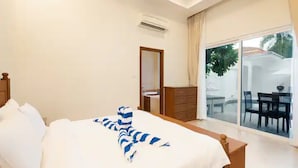 2 bedrooms, in-room safe, iron/ironing board, free WiFi - Party Pool Villa Pattaya (Pattaya)