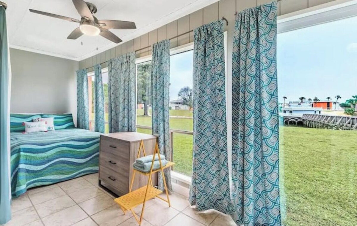 Photo 3 of Blue Pearl 1 bedroom, 2 bath condo - sleeps 6 , Pet friendly.