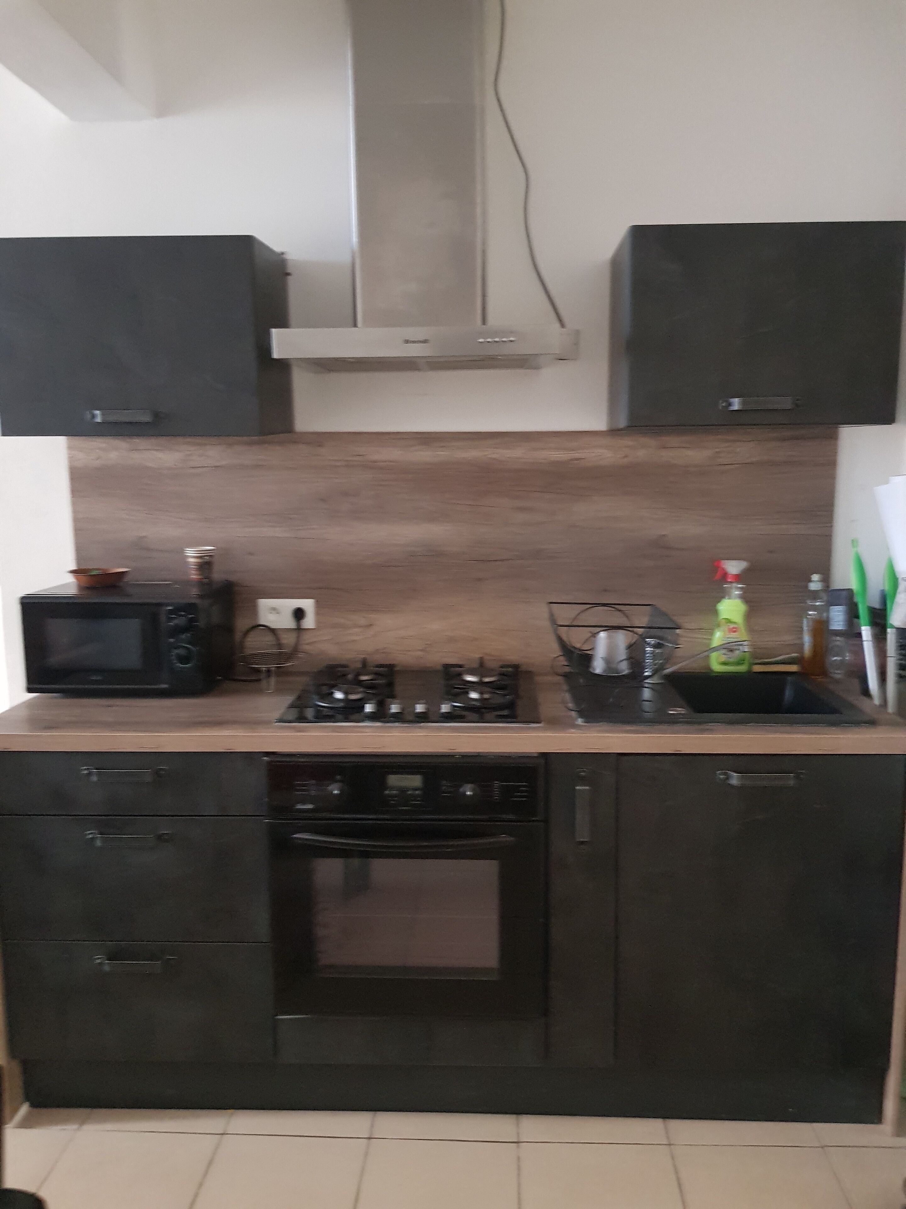 Réfrigérateur, micro-ondes, four, cafetière/bouilloire