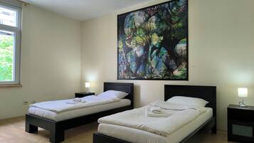 3 bedrooms, iron/ironing board, WiFi, bed sheets