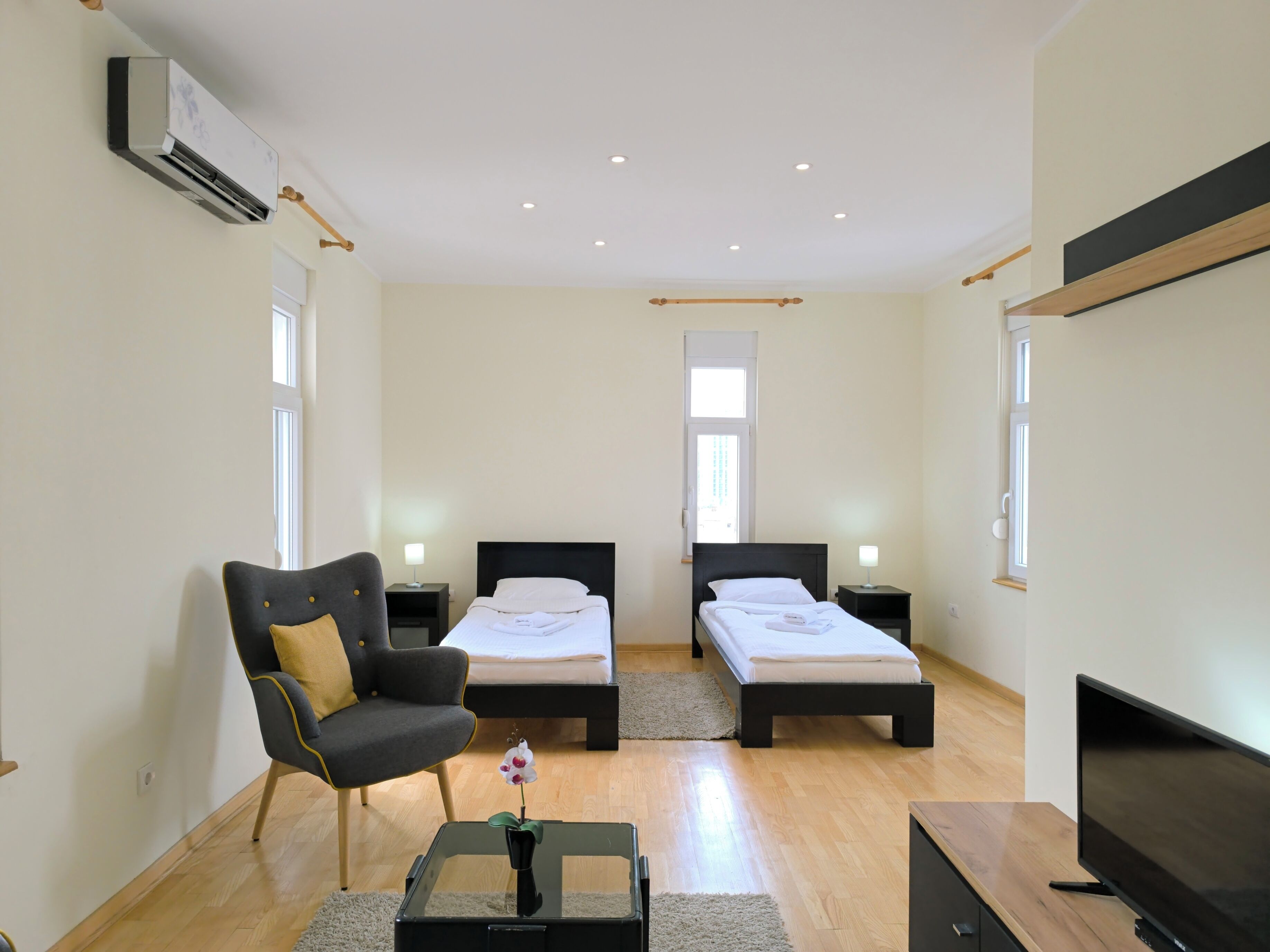 3 bedrooms, iron/ironing board, WiFi, bed sheets