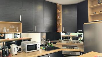 Fridge, microwave, oven, stovetop