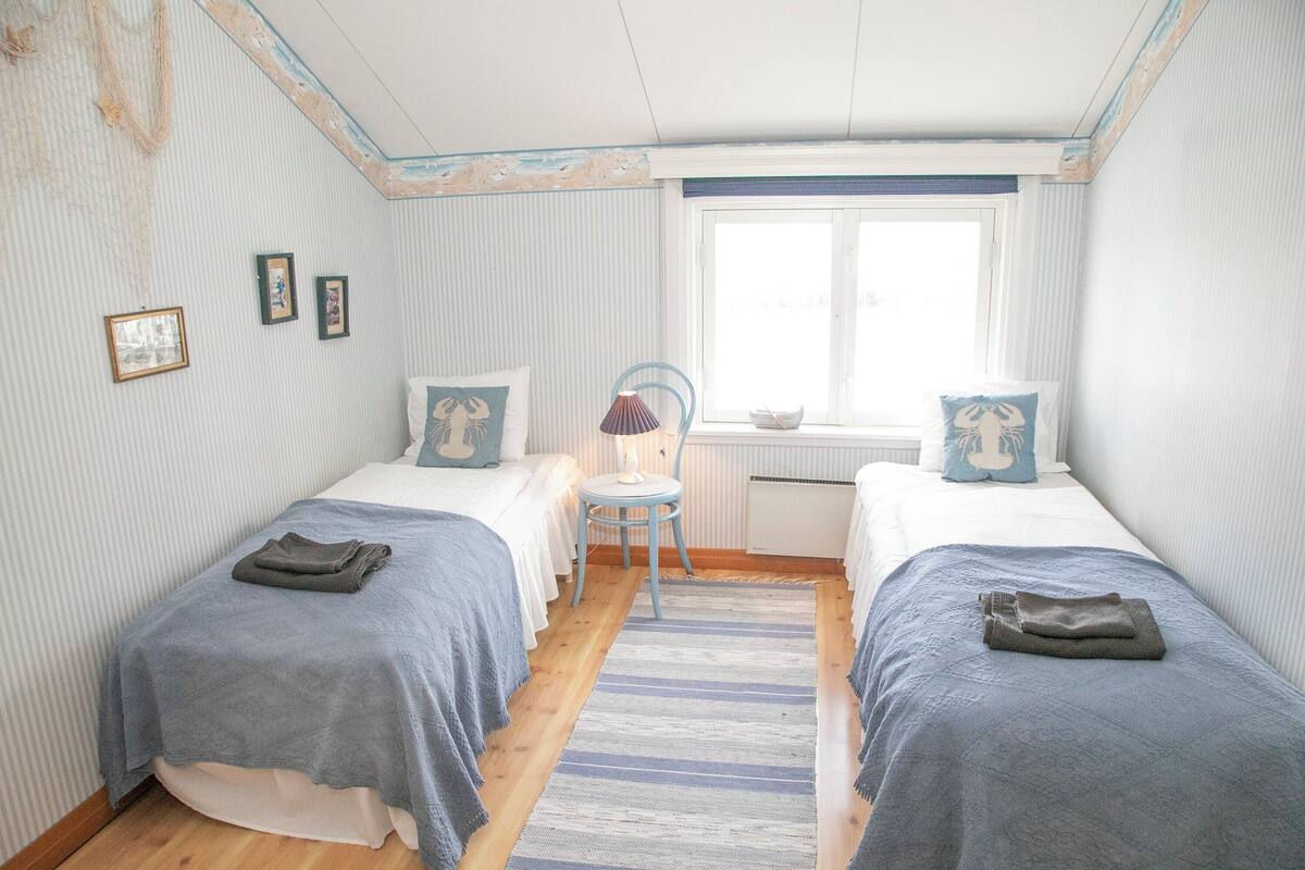 Basic Room, Lake View