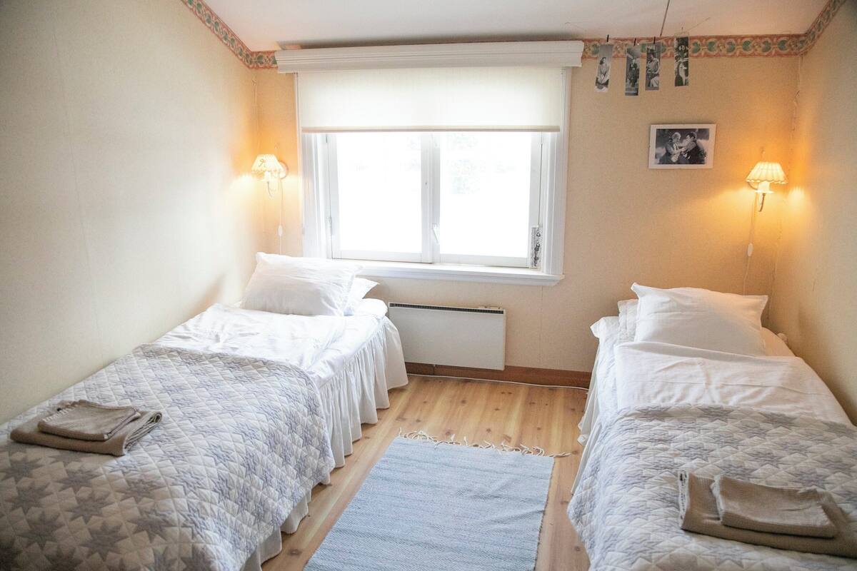 Basic Room, Lake View