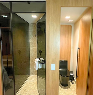 เบส ิกอพาร์ทเมนท์ | ห้องน้ำ | ของใช้ในห้องน้ำฟรี, ไดร์เป่าผม, ผ้าเช็ดตัว, สบู่