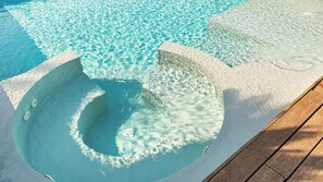 A clear blue pool with a wooden deck and a concrete edge. - Villa Tiberio 6+2, Emma Villas (Genzano di Roma)
