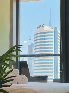 Deluxe Studio, Balcony, Canal View | Desk, iron/ironing board, free WiFi - Waves - Executive Bay Studio: Canal View/Modern Amenities (Dubai)