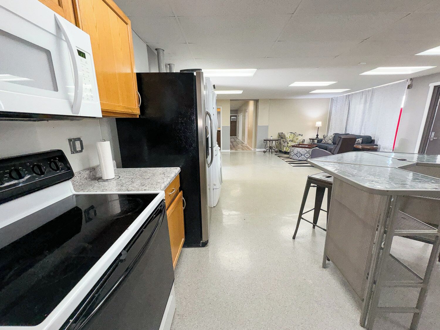 Geladeira, micro-ondas, fogão, cooktop