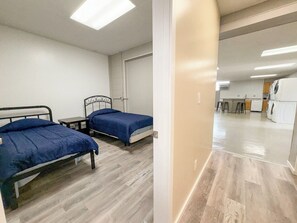 6 bedrooms, desk, free WiFi, bed sheets
