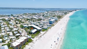 On the beach - Beachfront Complex: Enjoy Amenities, Beach Gear and Beach Access! (Holmes Beach)
