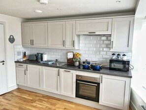 Apartment | Private kitchen - Luxurious One Bedroom Apartment in Northampton (Northampton)