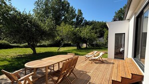 Outdoor dining - Bright house, quiet and well located (10min from beaches, Carnac, Quiberon..) (Ploemel)