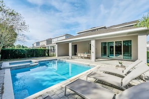 Piscine extérieure, piscine chauffée