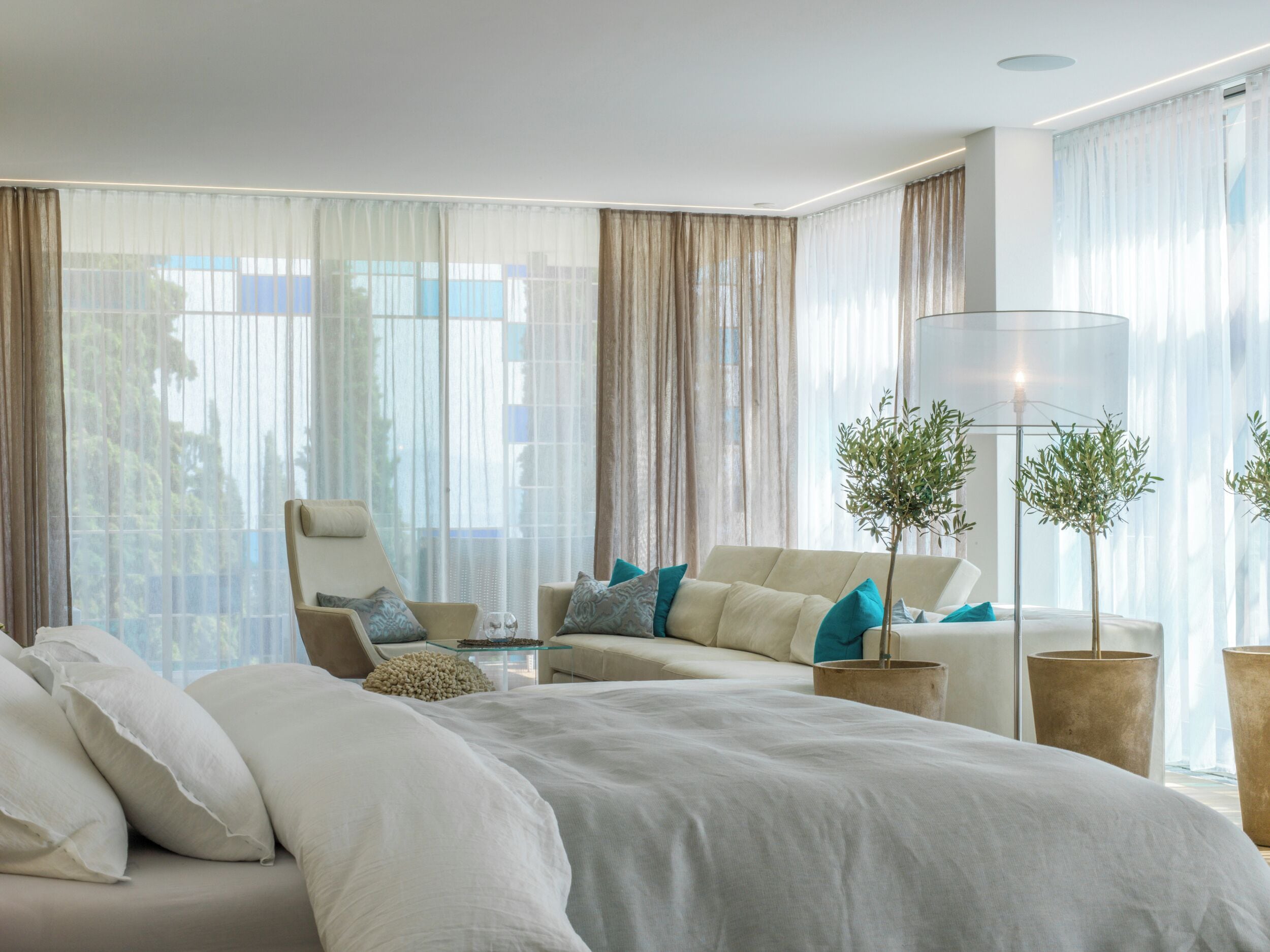 Premium Suite | In-room safe, individually decorated, individually furnished, desk