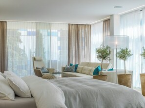 Premium Suite | Tallelokero huoneessa, yksilöllisesti sisustettu