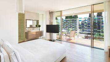 Junior Suite | Caja de seguridad en la habitación y decoración personalizada