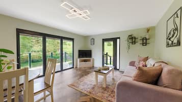 Cabin | Living area | TV