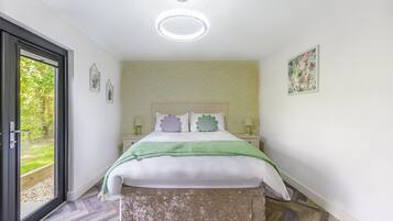 Cabin | 1 bedroom, iron/ironing board, free WiFi, bed sheets