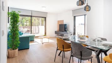 Premium Penthouse | Dining room