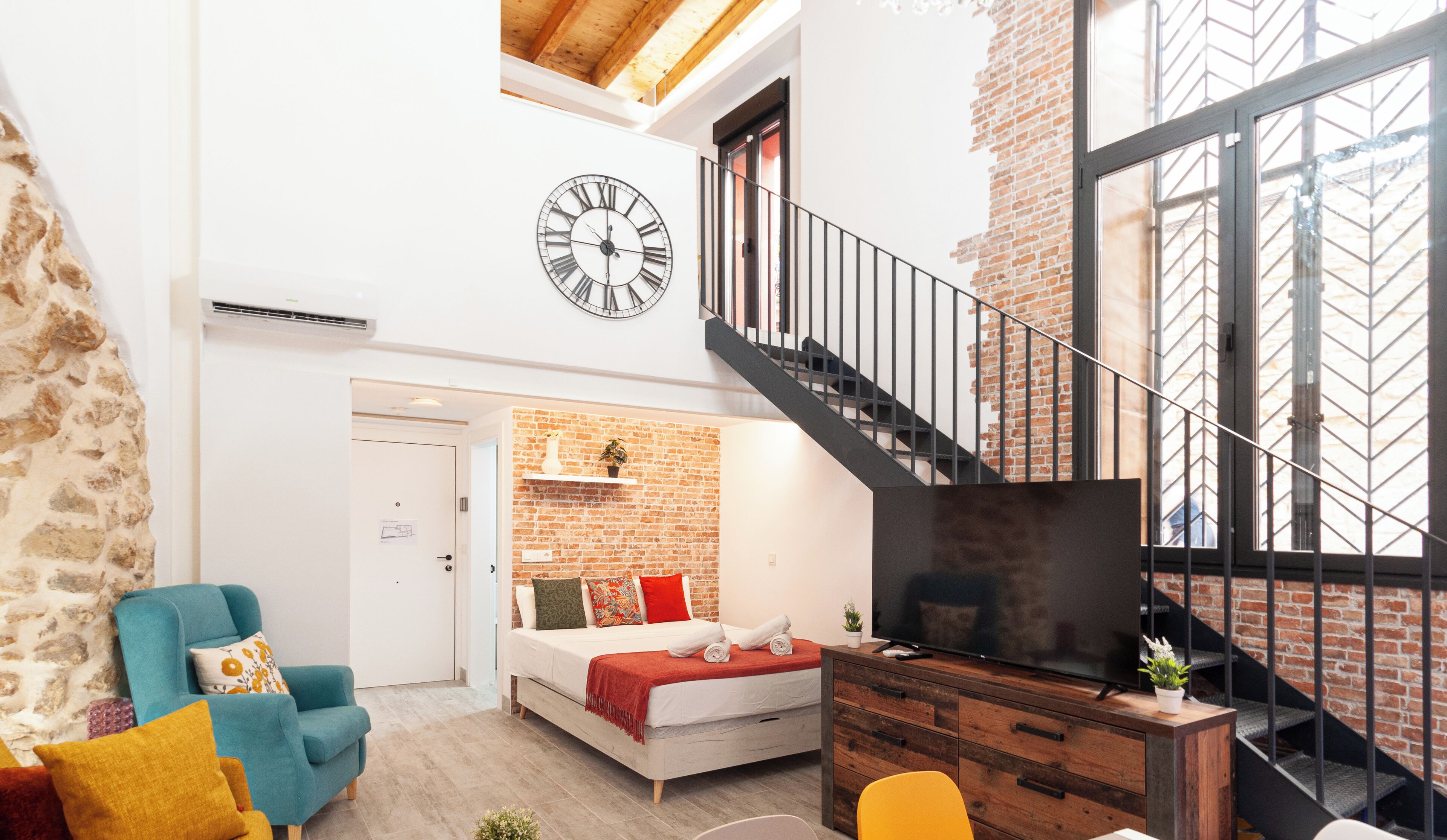 Superior Duplex | 1 bedroom, soundproofing, free WiFi