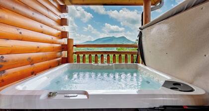 *Gorgeous 4BD Lodge w/ POOL! Hot Tub + Theater!*