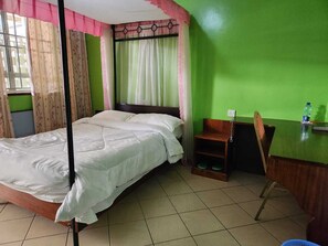 Basic Single Room | Free WiFi - KENLANDS RELAX INN (Nakuru)